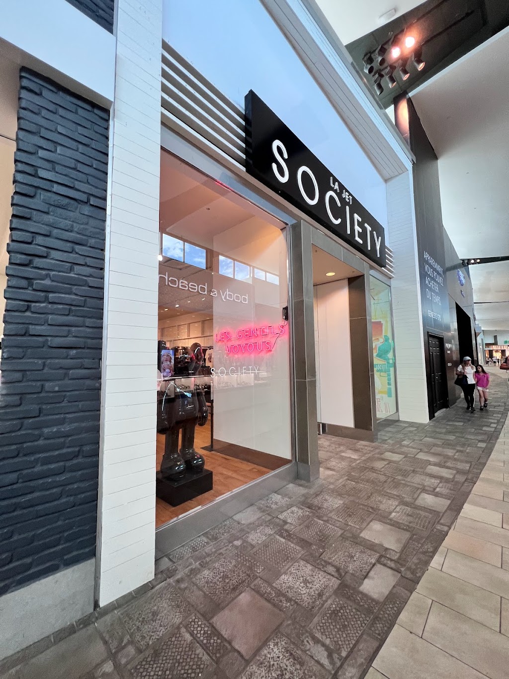 La Jet Society | 3003 Boul. le Carrefour, Laval, QC H7T 1C8, Canada | Phone: (450) 680-1878