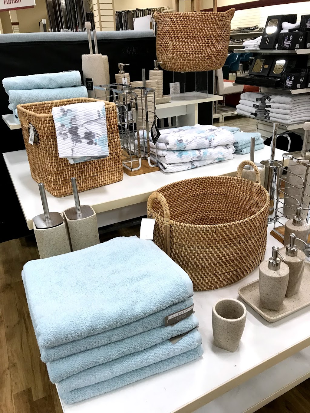 HomeSense | 4141 Dixie Road At, Burnhamthorpe Rd E, Mississauga, ON L4W 1V5, Canada | Phone: (905) 602-1742