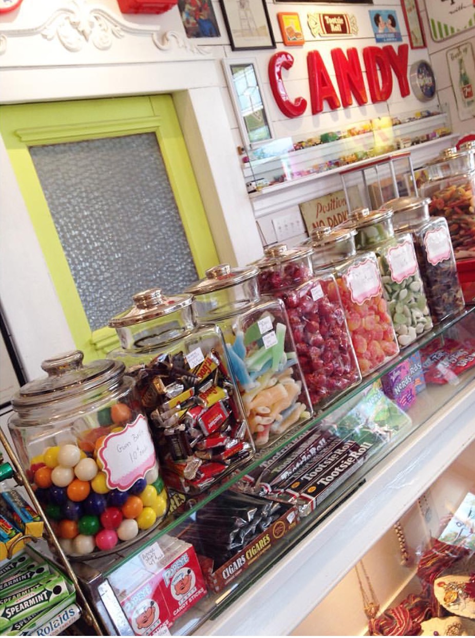 Candies & Curiosities | 30 Robinson Ave, Winnipeg Beach, MB R0C 3G0, Canada | Phone: (204) 509-4524