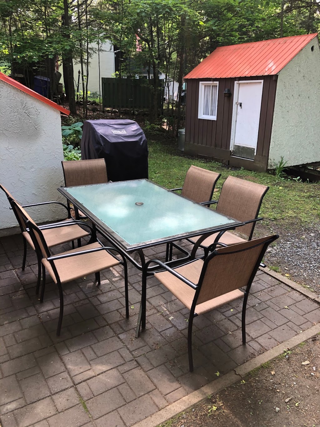 Chalet Grizzli | 45 Rue des Mélèzes, Orford, QC J1X 7B4, Canada | Phone: (613) 297-4099