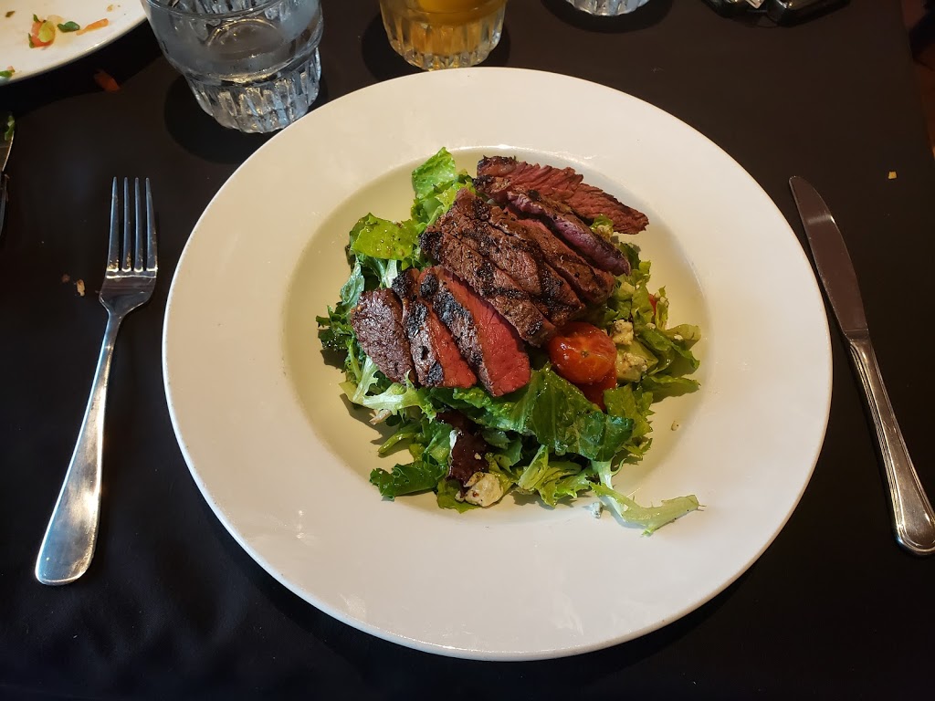 Knuckles Bar & Grill | 15057 Marine Dr #100, White Rock, BC V4B 1C4, Canada | Phone: (604) 531-0646