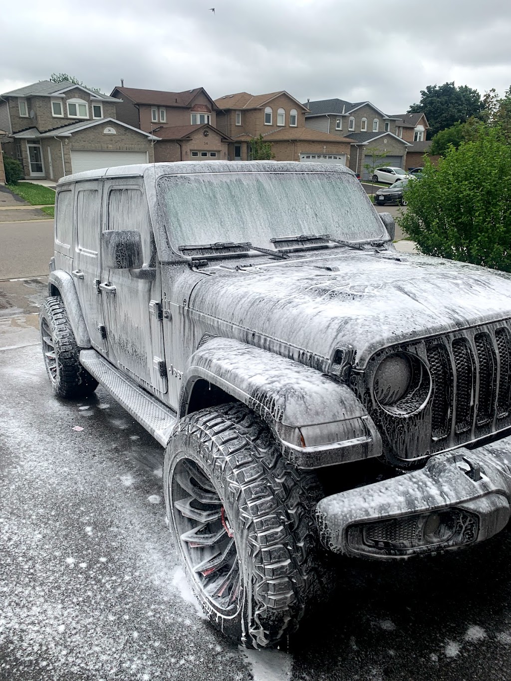 Deluxe Detailing Brampton | 43 Timberlane Dr, Brampton, ON L6Y 4B3, Canada | Phone: (647) 564-9766