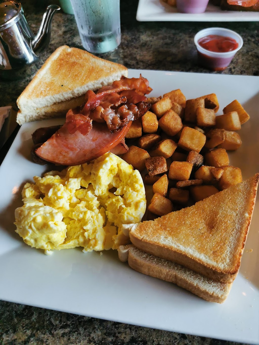 Phinleys Restaurant | 6 Kinlock Rd, Stratford, PE C1B 1R1, Canada | Phone: (902) 370-5253