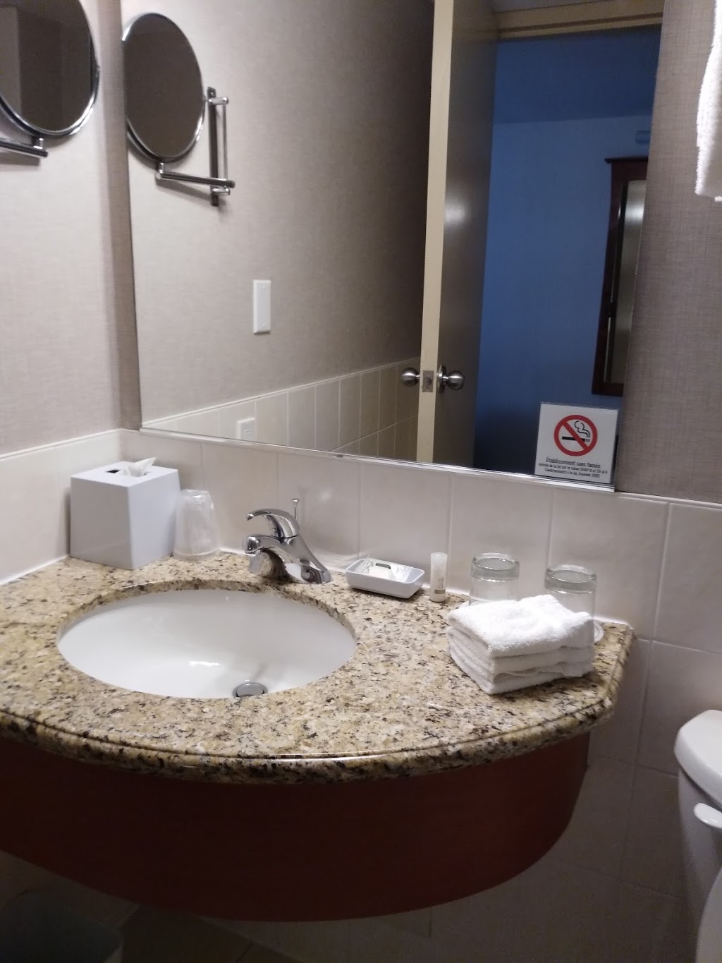 Hôtel Signature Québec | 7900 Rue du Marigot, Québec, QC G1G 6T8, Canada | Phone: (418) 627-8008