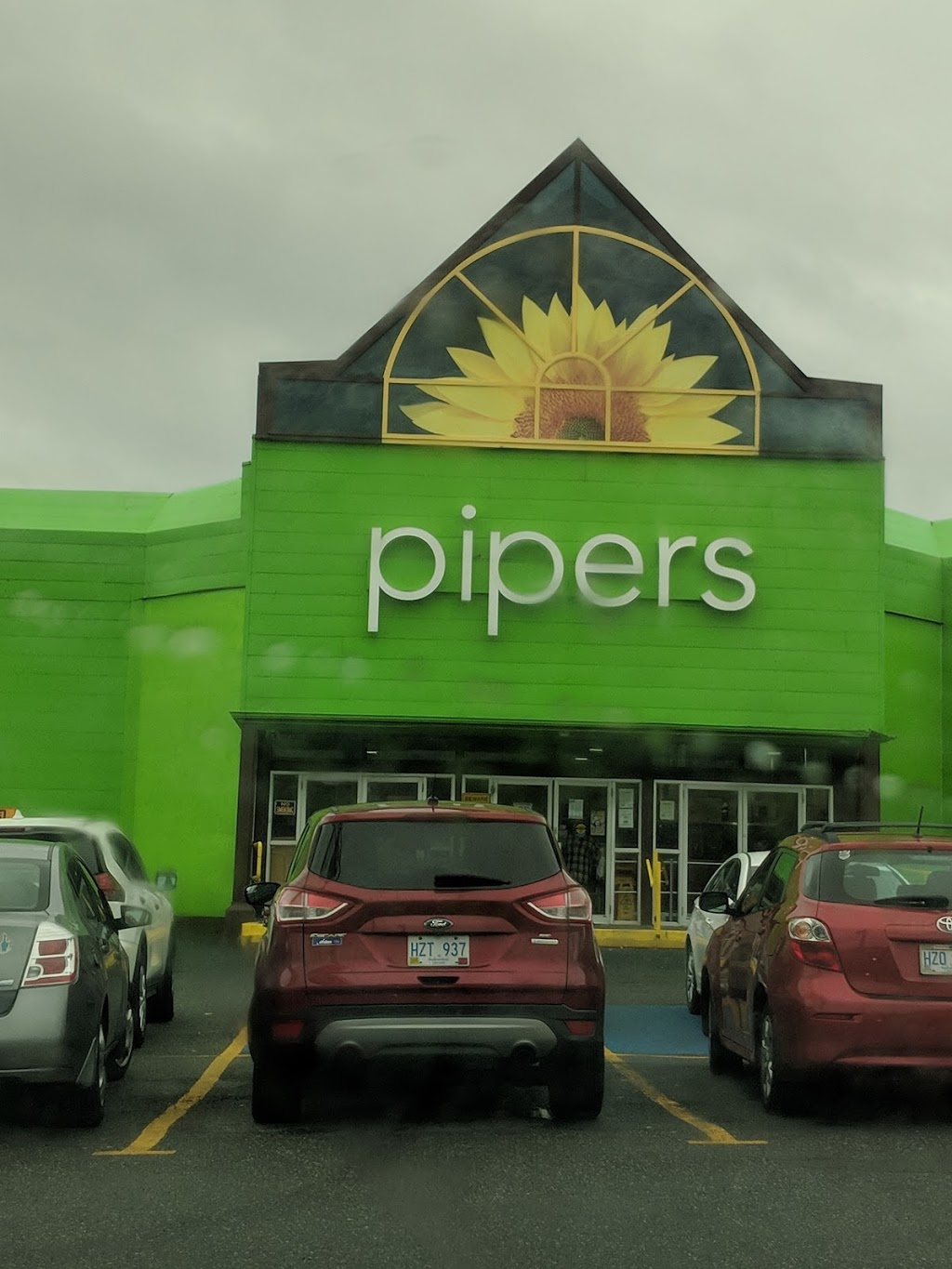 Pipers | department store | 681 Topsail Rd, St. Johns, NL A1E 2E3, Canada | 7097474861 OR +1 709-747-4861