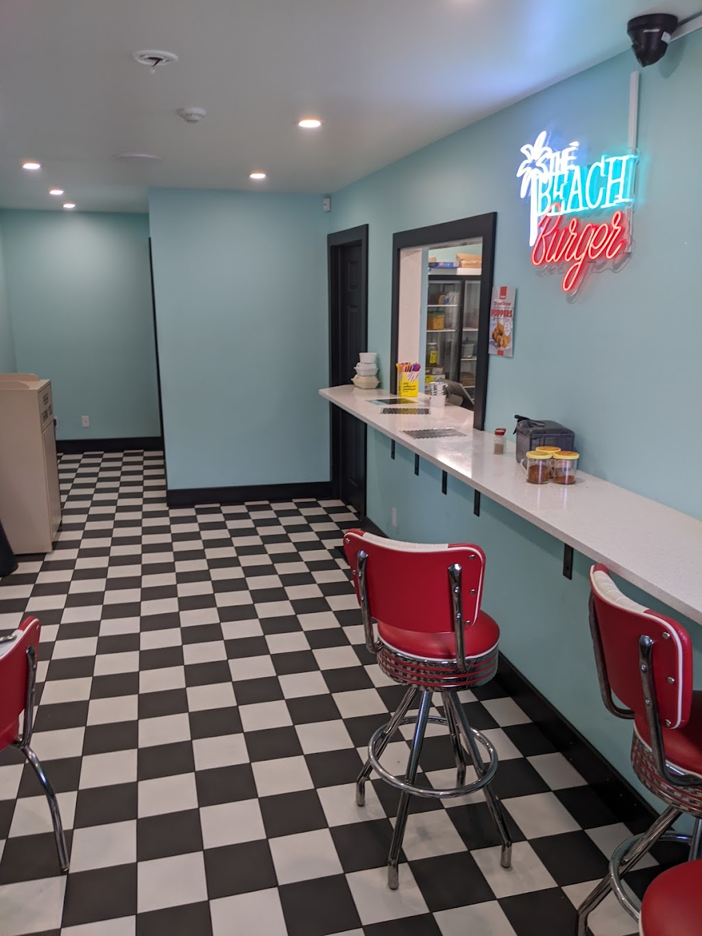 The Beach Burger | 594 Boundary Rd E, Pembroke, ON K8A 6M6, Canada | Phone: (613) 629-2874