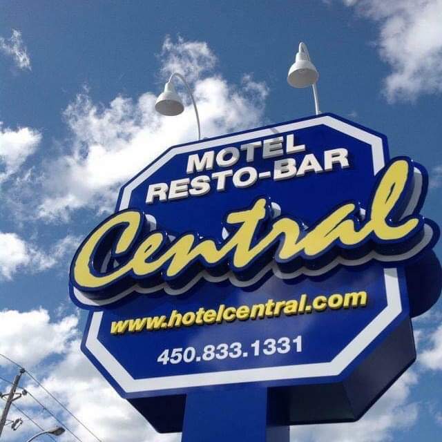 Hotel Central | 510 Rue Brassard, Saint-Michel-des-Saints, QC J0K 3B0, Canada | Phone: (450) 833-1331