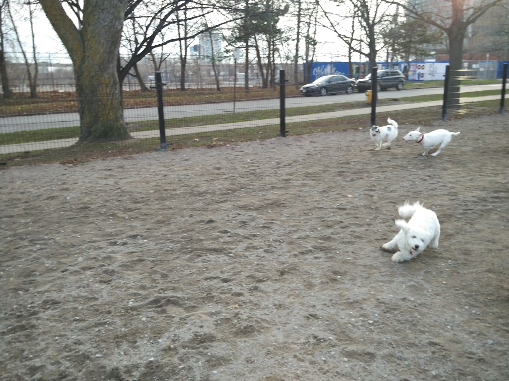 Stanley Off Leash Dog Park | park | 700 Wellington St W, Toronto, ON M5V 1G7, Canada | 4163384386 OR +1 416-338-4386