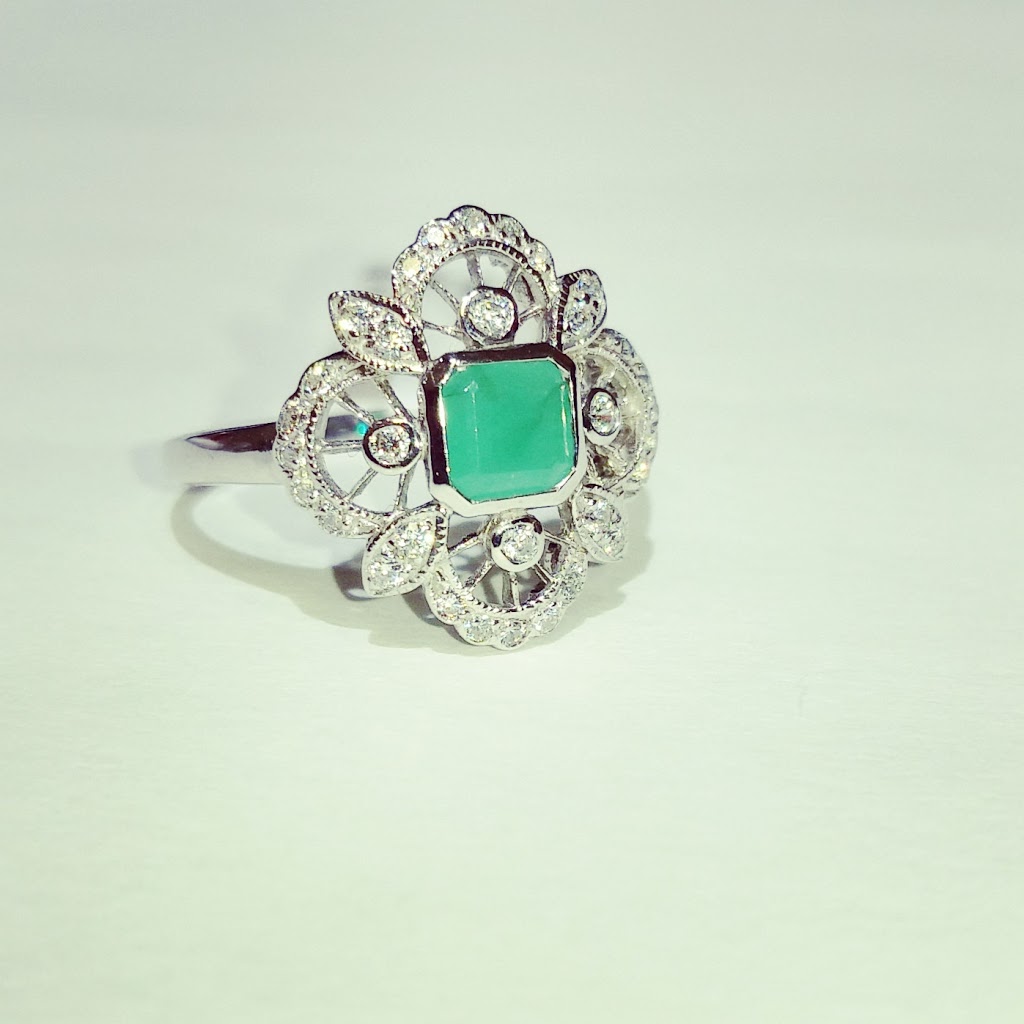 Zaks Jewellers | 210 Kortright Rd W Unit 8, Guelph, ON N1G 4X4, Canada | Phone: (519) 265-8897