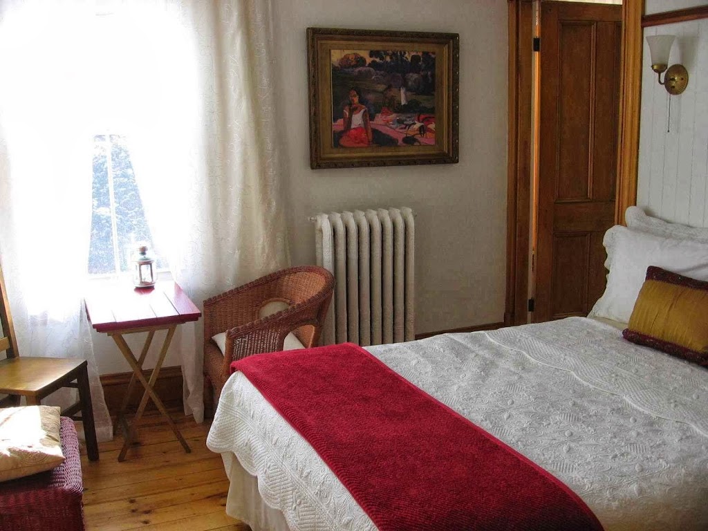 Maison Campbell | 68 Rue Bellevue, Magog, QC J1X 3H2, Canada | Phone: (819) 843-9000