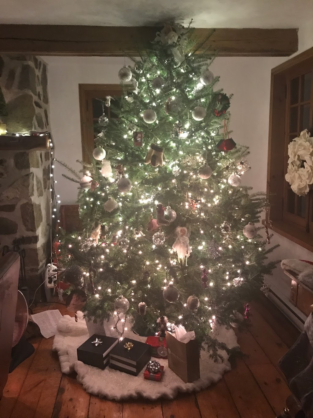 Sapin de Noël, producteur darbre de Noël, Plantation Bernier. | 297 Chemin Brome, Fulford, QC J0E 1S0, Canada | Phone: (450) 534-2417