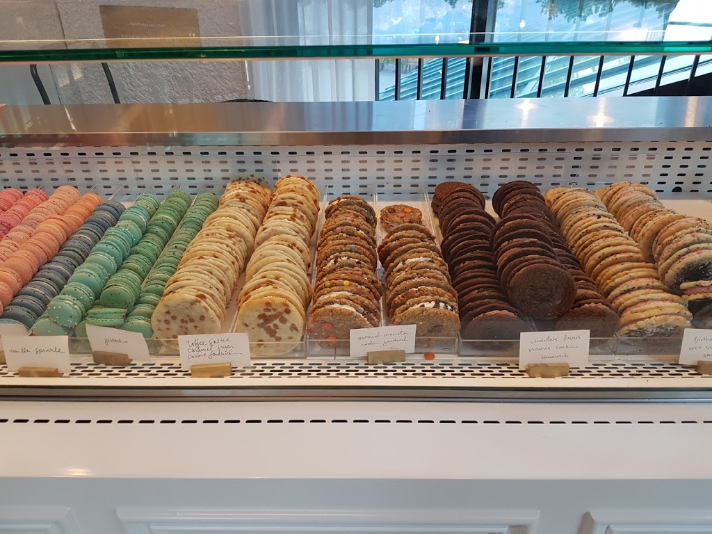 Jenna Rae Cakes | 580 Academy Rd, Winnipeg, MB R3N 0E3, Canada | Phone: (204) 691-4222