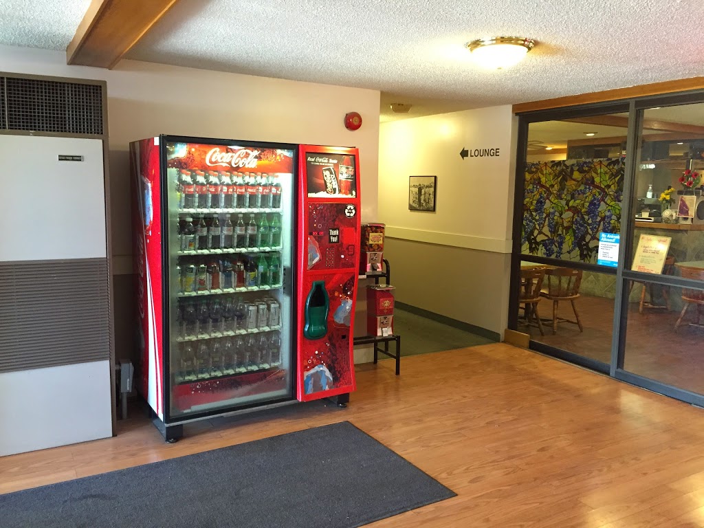 Vulcan Country Inn | 110 Centre St, Vulcan, AB T0L 2B0, Canada | Phone: (403) 485-2281