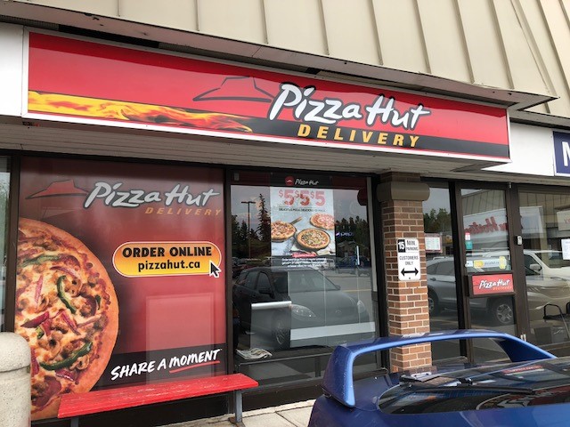 Pizza Hut | 2525 Woodview Dr SW, Calgary, AB T2W 4N4, Canada | Phone: (403) 310-1010