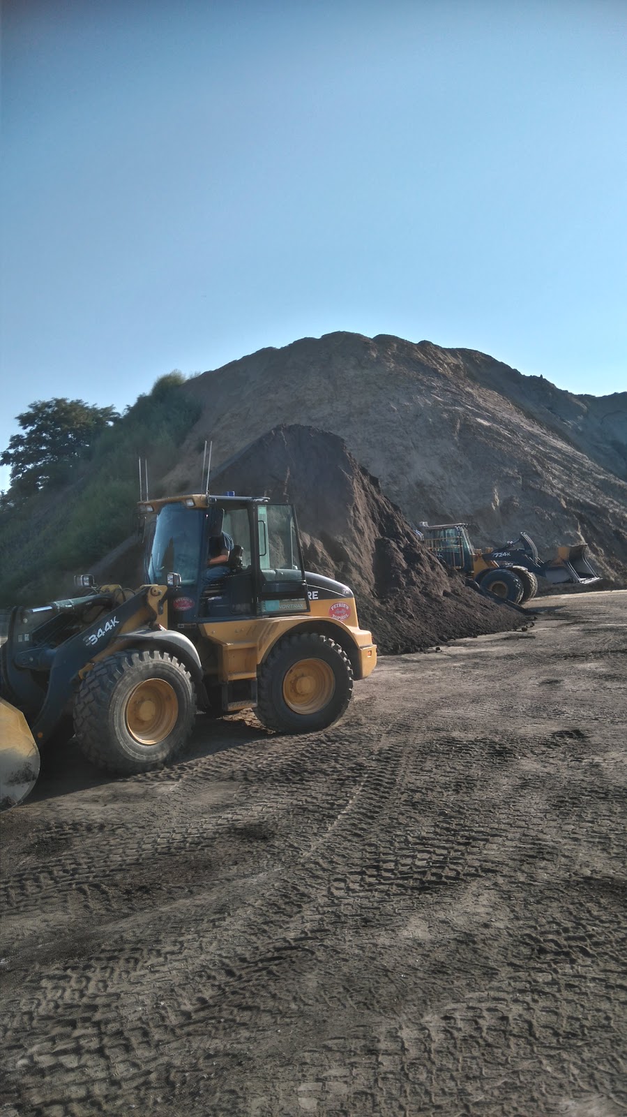 Petries Quality Topsoil Ltd | 4321 Sixth Line, Milton, ON L9T 5S3, Canada | Phone: (905) 842-7645