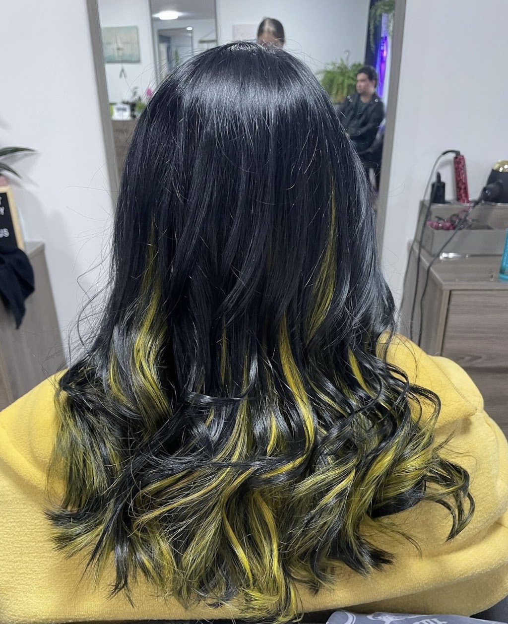 Portside Salon and Barbershop | 998 Mosley St, Wasaga Beach, ON L9Z 2G7, Canada | Phone: (705) 446-5287