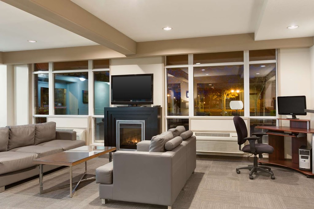 Travelodge by Wyndham Victoria Airport | 2280 Beacon Ave W, Sidney, BC V8L 1X1, Canada | Phone: (250) 656-1176