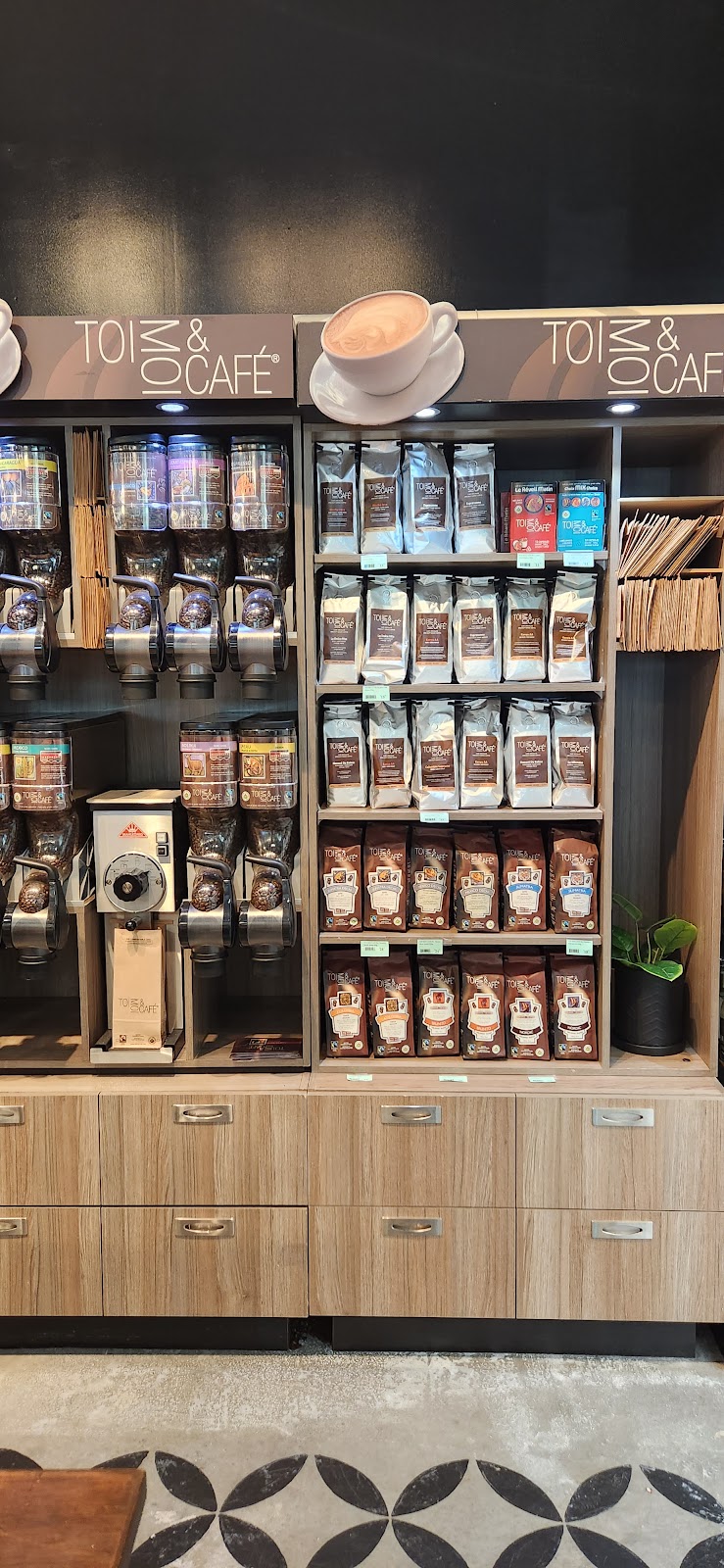 Marché Oda - Outremont | 1290 Ave.Thérèse-Lavoie-Roux, Outremont, QC H2V 0C2, Canada | Phone: (514) 278-8017