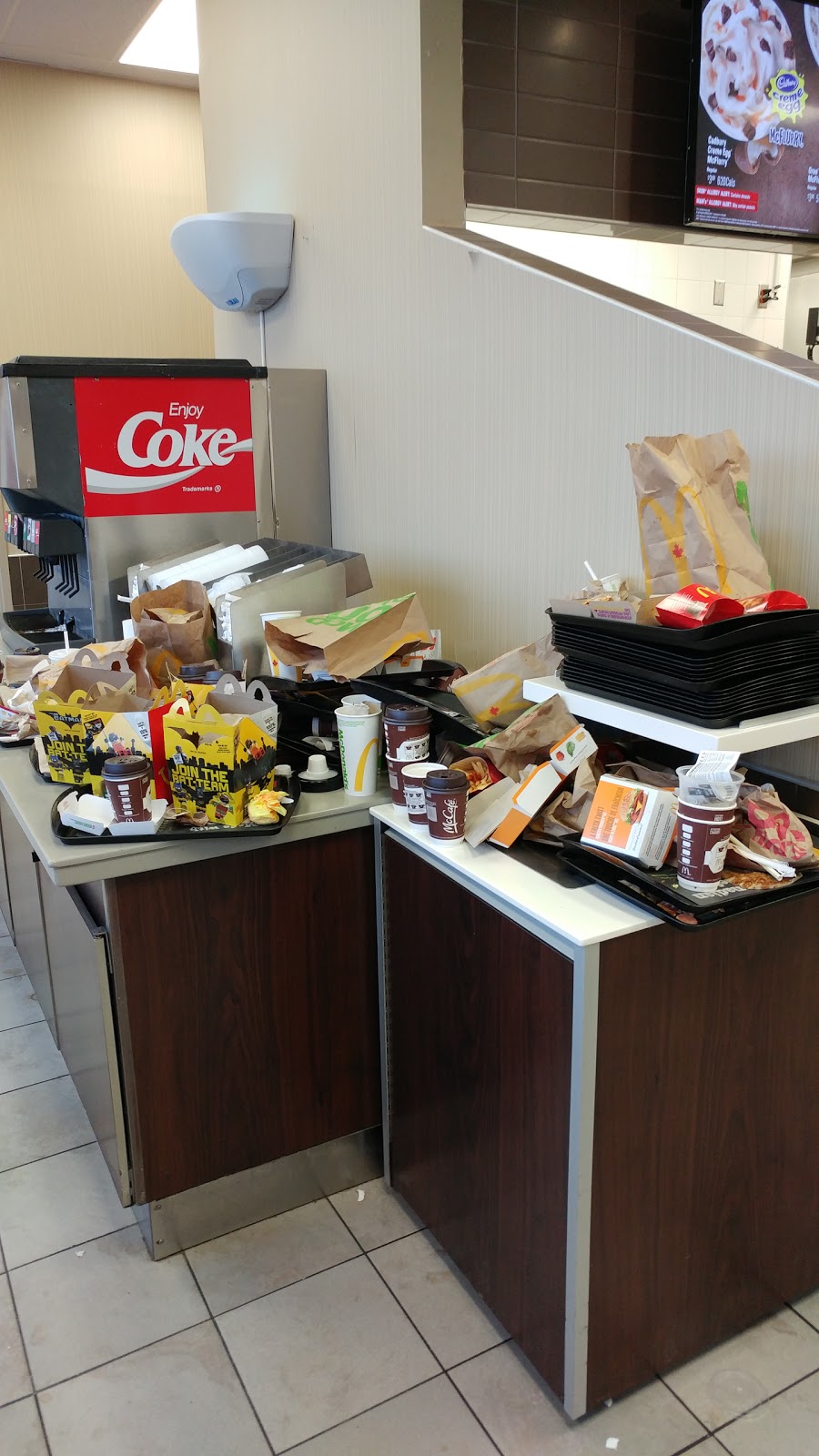 McDonalds | 17940 Yonge St, Newmarket, ON L3Y 8S4, Canada | Phone: (905) 895-0845