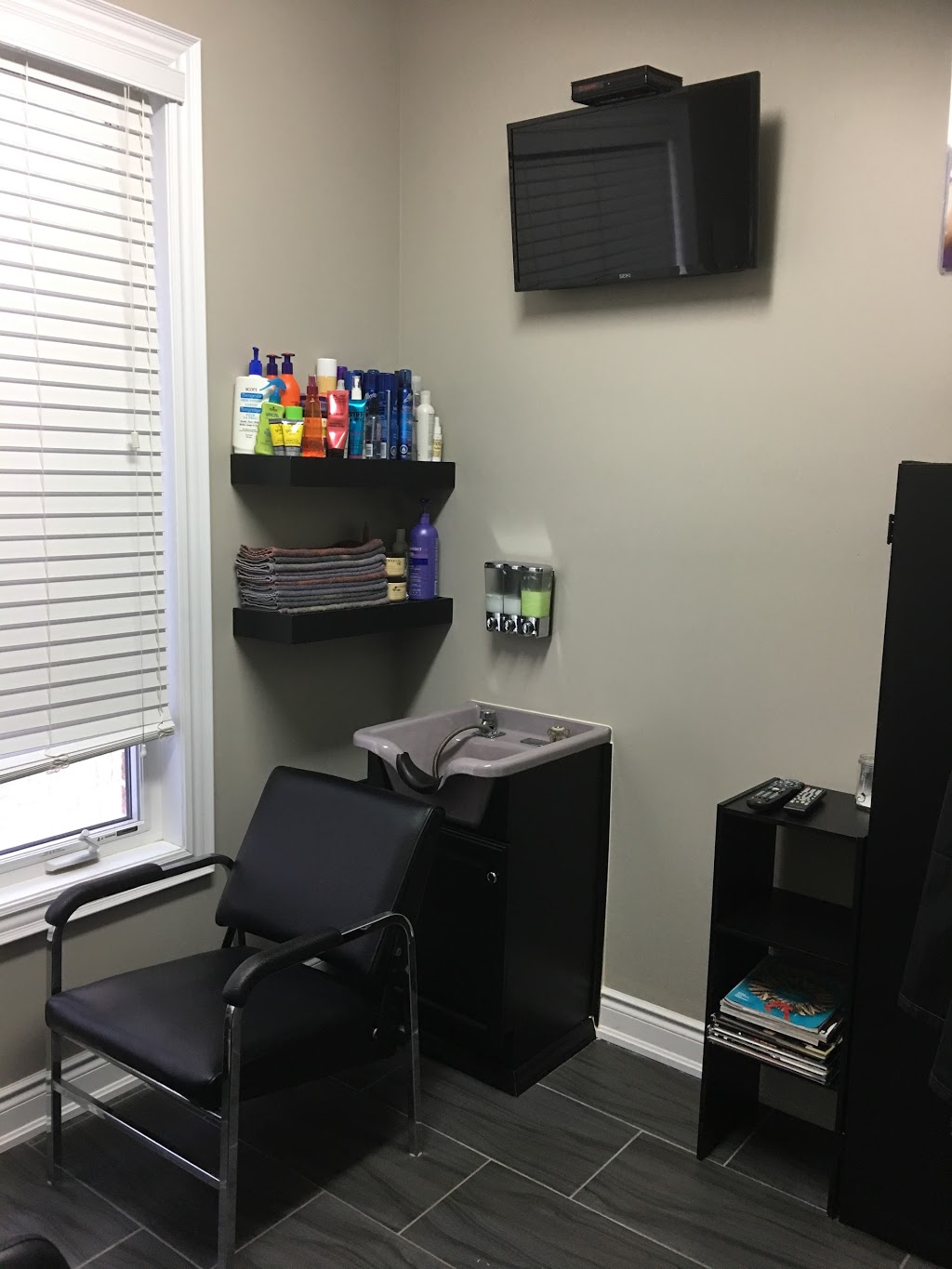Alana’s Hair Care | hair care | 38 Gordon Cowling St, Courtice, ON L1E 0G6, Canada | 9059252947 OR +1 905-925-2947