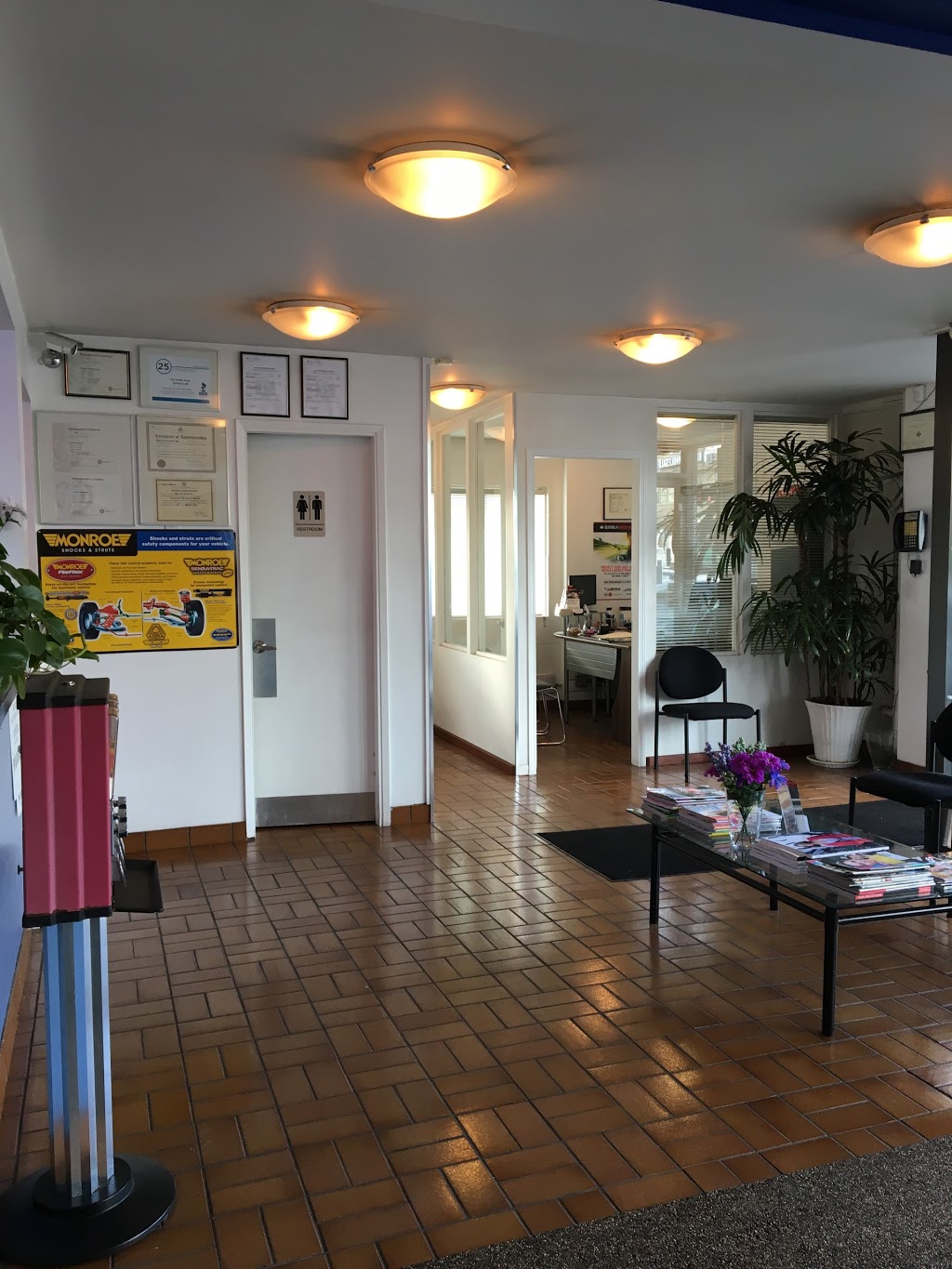 De Vellis Auto Centre Ltd | 124 E Columbia St, New Westminster, BC V3L 3V8, Canada | Phone: (604) 524-3688