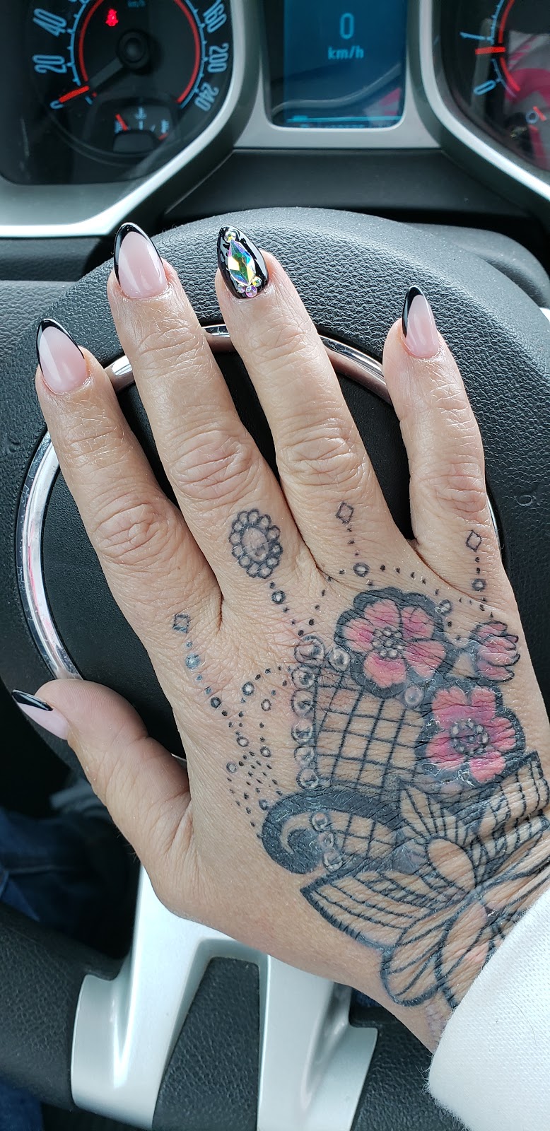 Arctic Nails and Hair Salon | 5846 Drummond Rd #3, Niagara Falls, ON L2G 4L5, Canada | Phone: (905) 357-9339