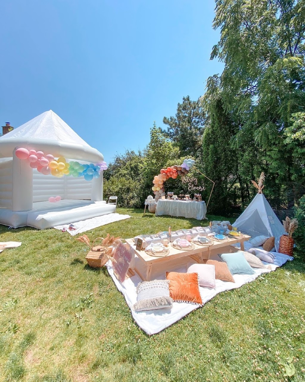 Castle Mania, Bouncy Castles & Party Rentals | 18 Agnes St, Caledon, ON L7K 0C6, Canada | Phone: (647) 915-3129