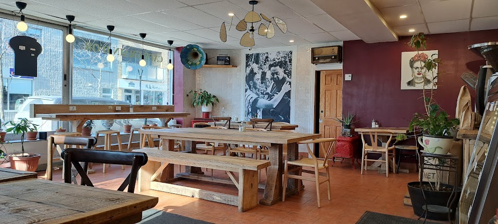 Cafe Grain DOr Inc | 250 Rue Beaubien E, Montréal, QC H2S 1R7, Canada | Phone: (514) 272-3905