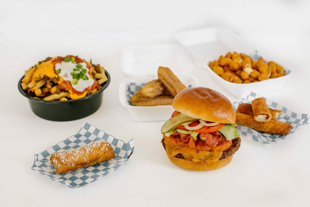 Mega Munch Food Truck | restaurant | 13533 ON-118, Haliburton, ON K0M 1S0, Canada | 7053063663 OR +1 705-306-3663