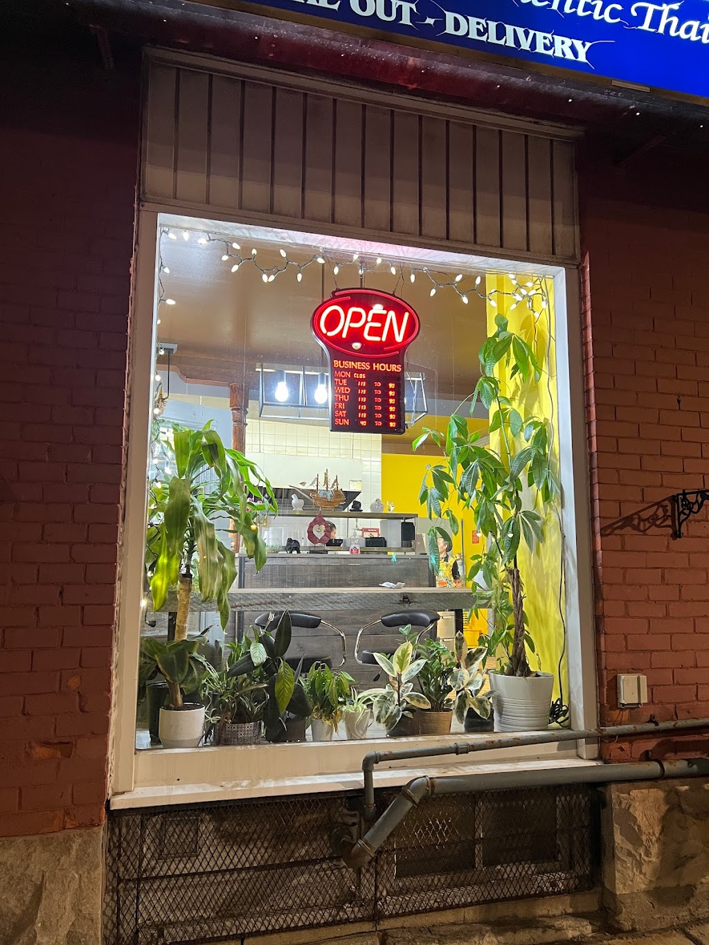 Champa Thai Cuisine | 193 King Edward Ave, Ottawa, ON K1N 7L4, Canada | Phone: (613) 321-4122