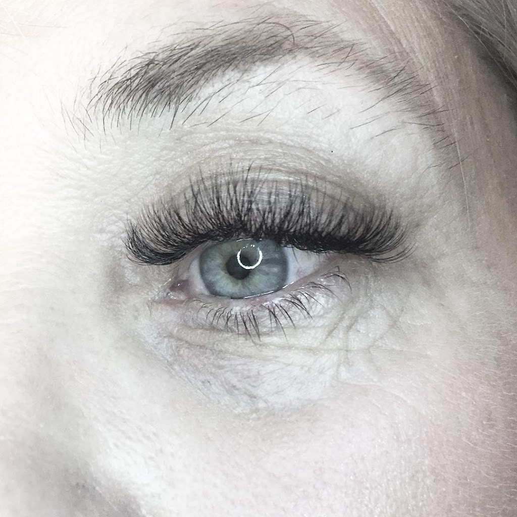 Tiffanys Beauty Lounge | 817 Ritson Rd N, Oshawa, ON L1G 6Z9, Canada | Phone: (905) 999-2878