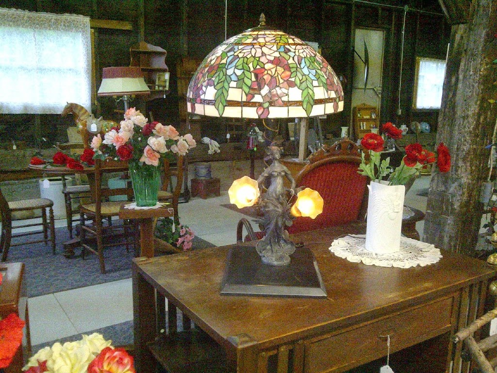 Merry Macs Antiques | 1611 Kawartha Lakes County Rd 46, Woodville, ON K0M 2T0, Canada | Phone: (905) 432-5432