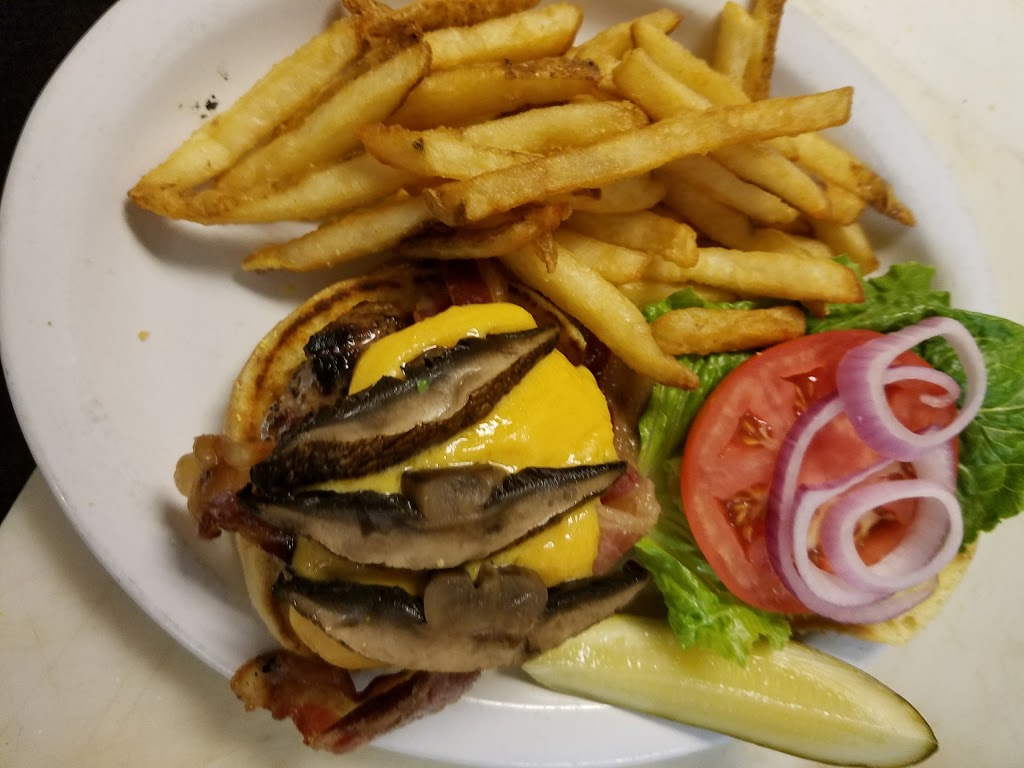 19th Hole Bar & Grill / Wunderbar & Island Catering | 230 VT-129, Alburg, VT 05440, USA | Phone: (802) 796-3586 ext. 3