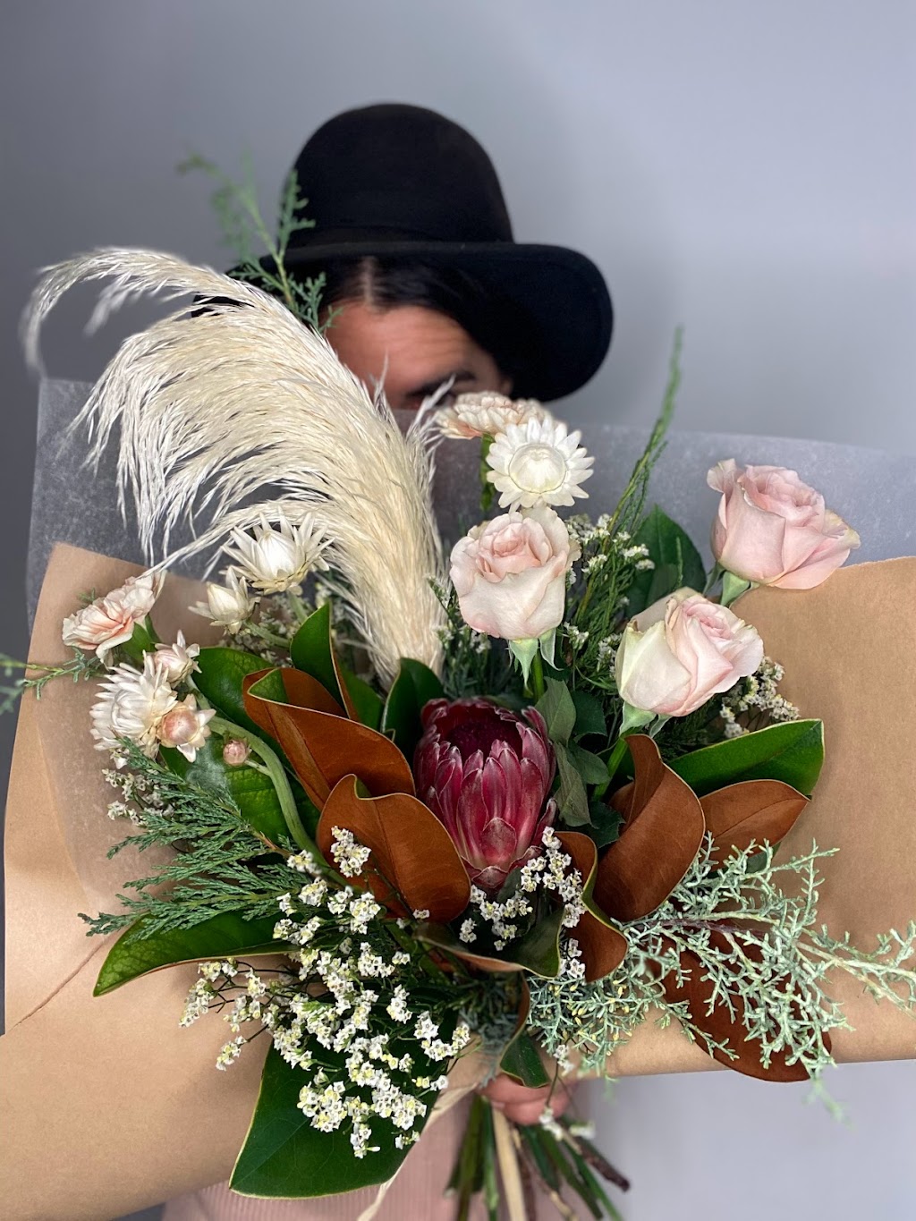La main sur les fleurs | 1652 Rue du Sommet, Sainte-Adèle, QC J8B 2L9, Canada | Phone: (514) 993-4171