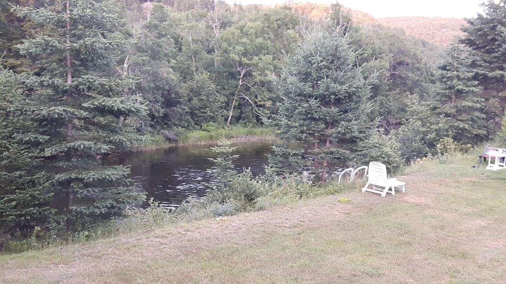Chalet | 205 Chemin Bisson S, Amherst, QC J0T 2L0, Canada | Phone: (514) 961-0935