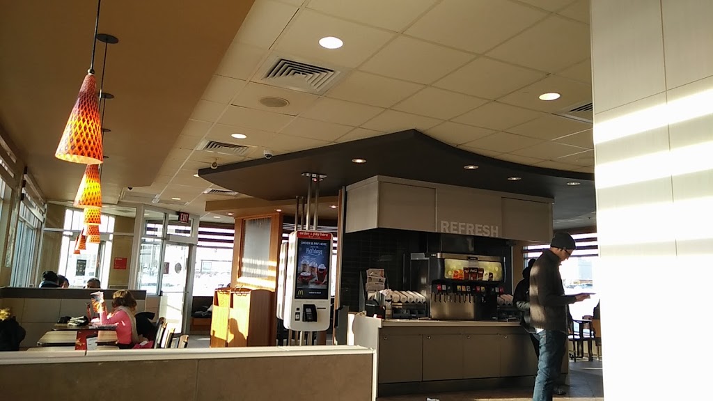 McDonalds | 5995 Mavis Rd, Mississauga, ON L5R 3T7, Canada | Phone: (905) 712-4335