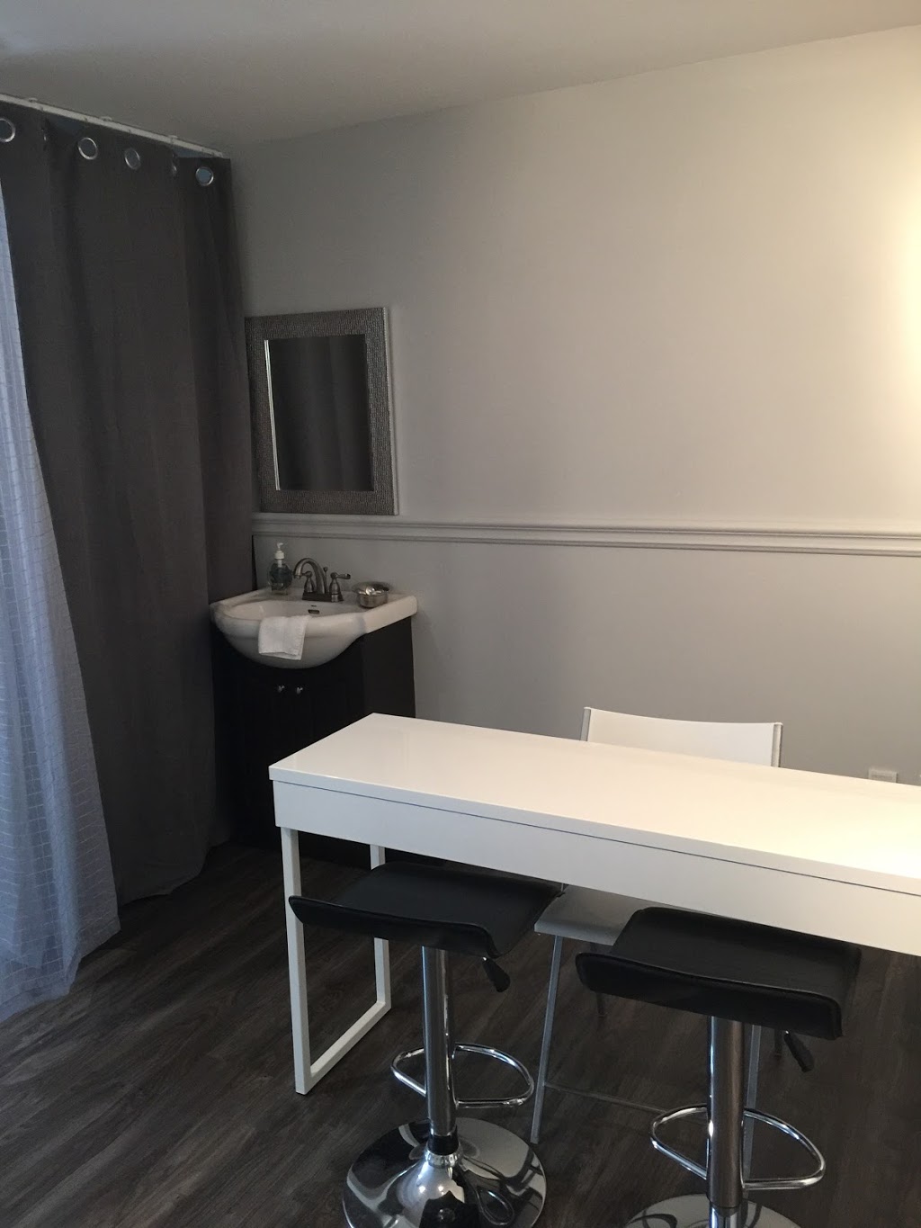 Soins Dermis Épilation&Esthétique | 130 Rue Saint-Jean, Drummondville, QC J2B 5K8, Canada | Phone: (819) 818-3393