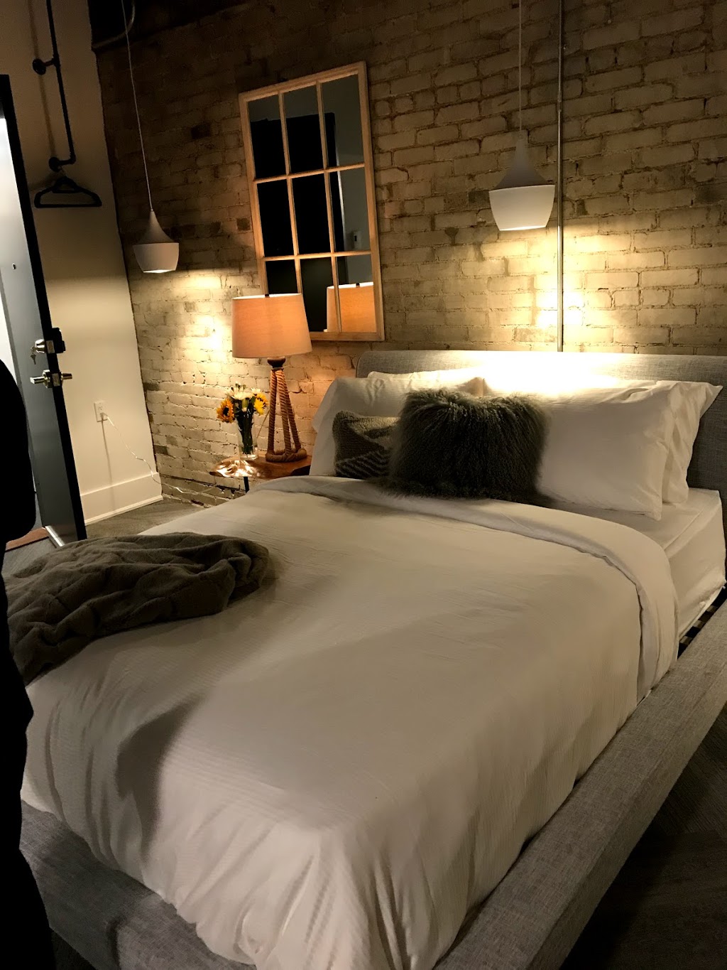 TheWestlake Hotel | 2847 Lake Shore Blvd W, Etobicoke, ON M8V 1H8, Canada