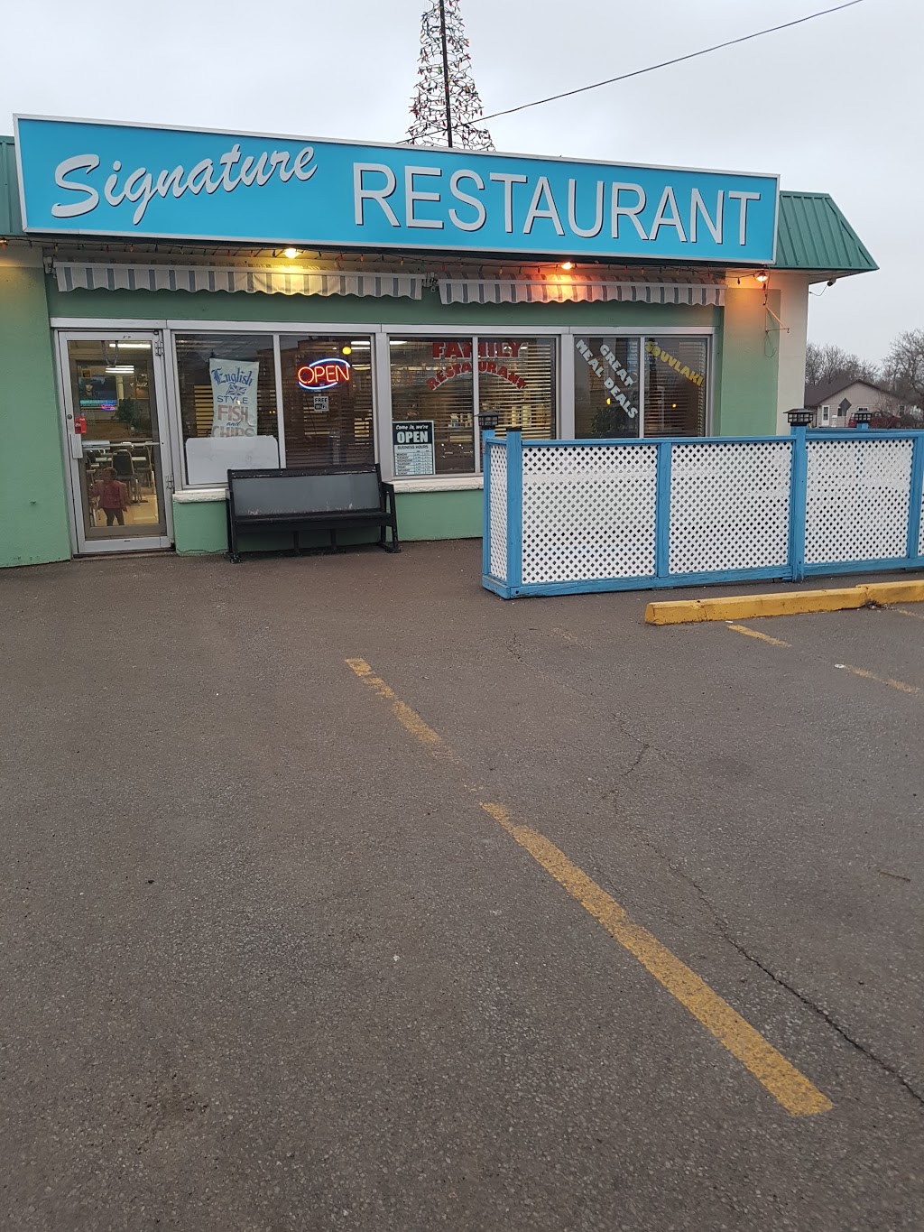 Signature Restaurant | 581 Kawartha Lakes County Rd 121, Fenelon Falls, ON K0M 1N0, Canada | Phone: (705) 887-5353