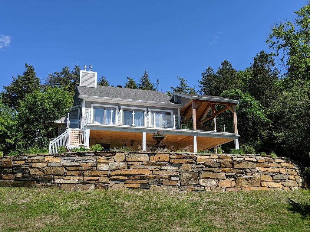 Construction Memphré - Maisons de prestige performantes | 17 Rue Jacinthe, Sainte-Catherine-de-Hatley, QC J0B 1W0, Canada | Phone: (819) 238-3240