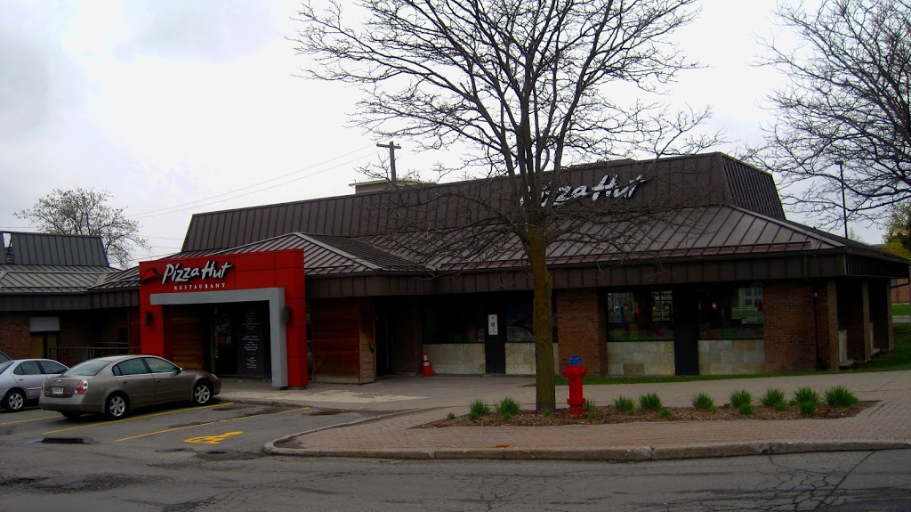 Pizza Hut | 1920 Bank St, Ottawa, ON K1V 7Z8, Canada | Phone: (613) 526-4418