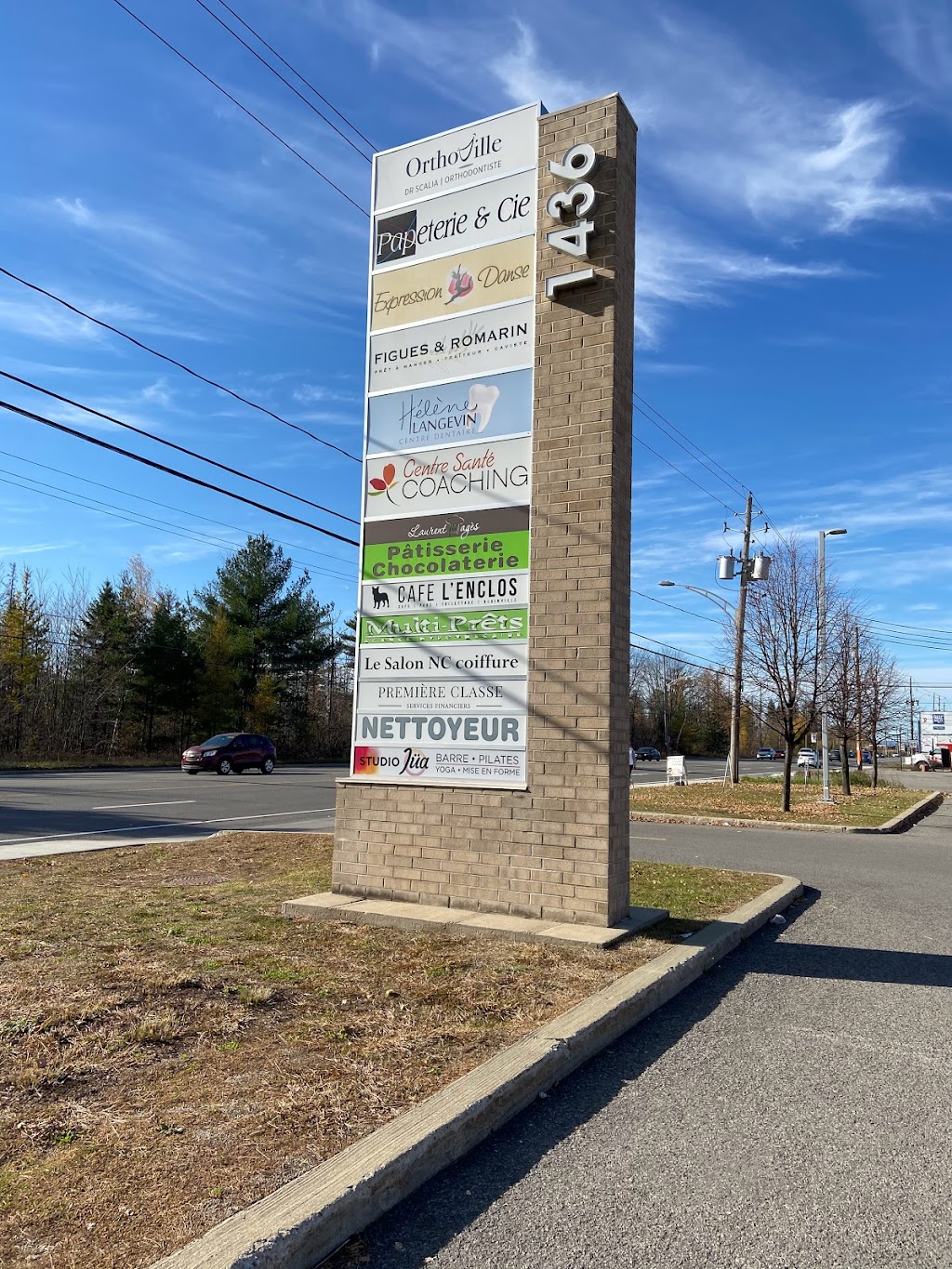Studio Jüa | Barre + Pilates + Yoga + Formatting Forme | 1436 Bd du Curé-Labelle #106, Blainville, QC J7C 2P2, Canada | Phone: (450) 951-4951