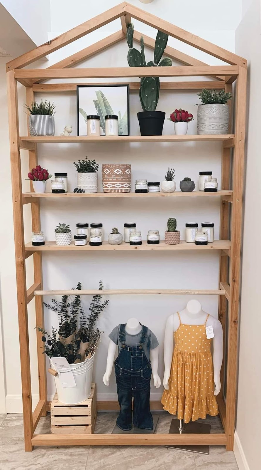 Minis & Mlle | 730 Rue Shefford, Bromont, QC J2L 1C1, Canada | Phone: (450) 534-0007