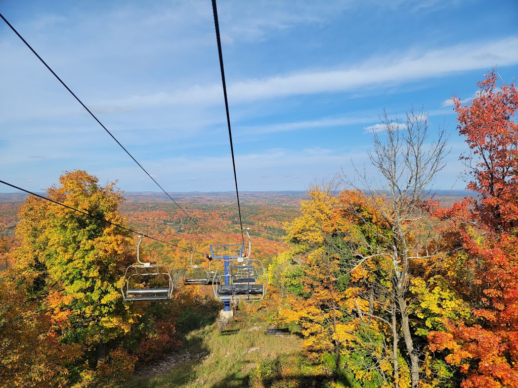 Skyline Lodge, Camp Fortune | 382 Chem. du Lac Meech, Chelsea, QC J9B 1H9, Canada | Phone: (819) 827-1717