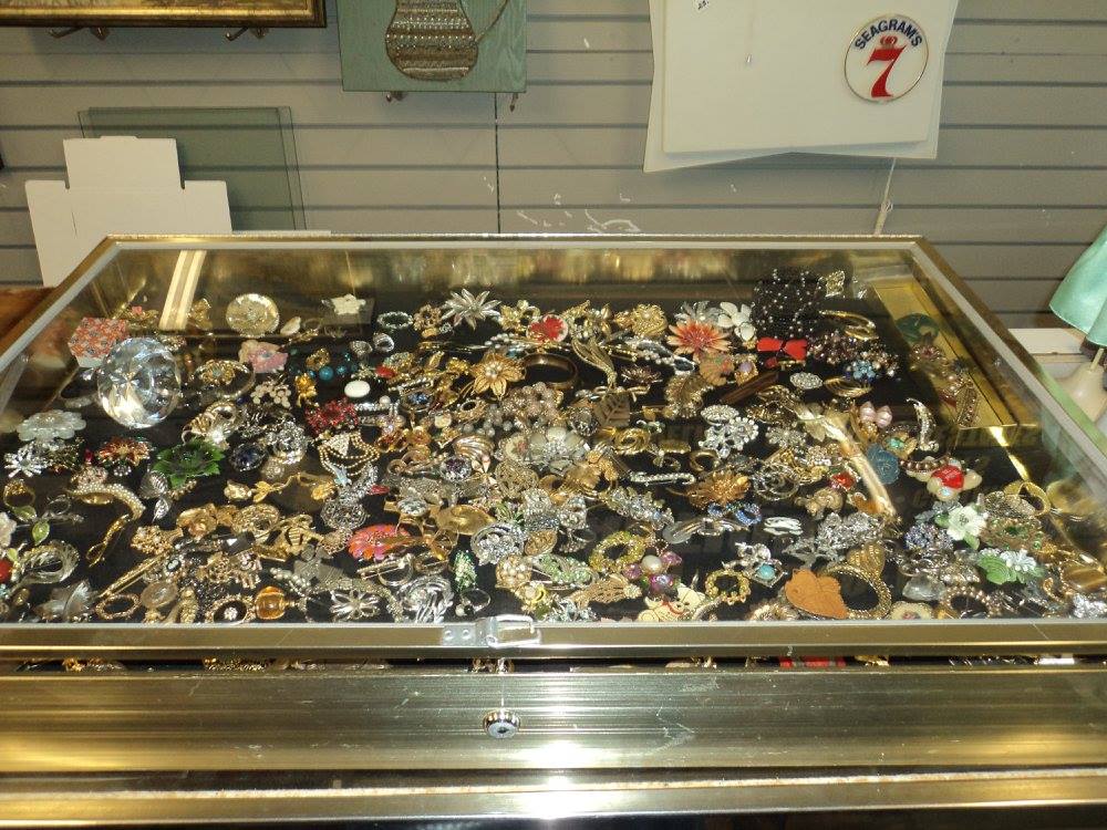 Antiques & Collectible Co. | 669 King St, Welland, ON L3B 3L5, Canada | Phone: (905) 380-7470