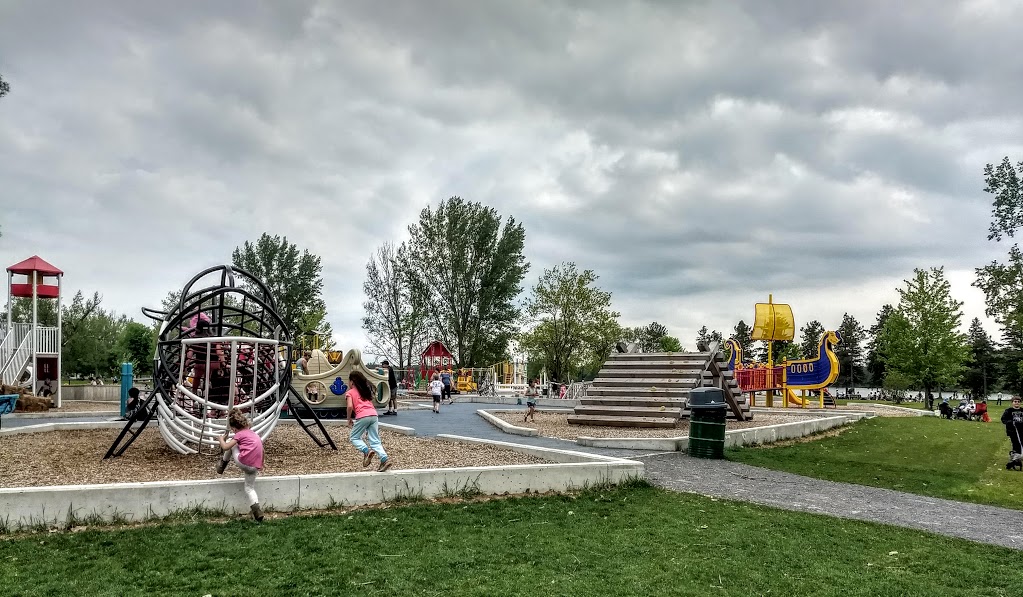 Mooneys Bay Park and Beach | 2960 Riverside Dr, Ottawa, ON K1V 8N4, Canada | Phone: (613) 580-2595