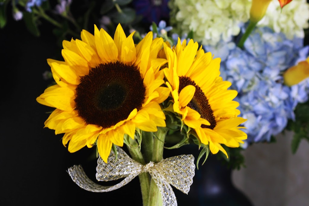 Bolton Florist Inc. | 368 Queen St S, Bolton, ON L7E 4Z7, Canada | Phone: (905) 857-7440