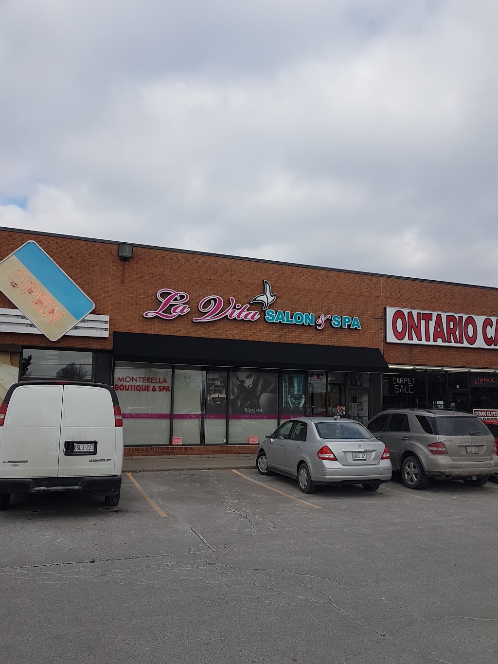 La Vita Salon and Spa | 2273 Dundas St W #3, Mississauga, ON L5K 2L8, Canada | Phone: (905) 828-4220