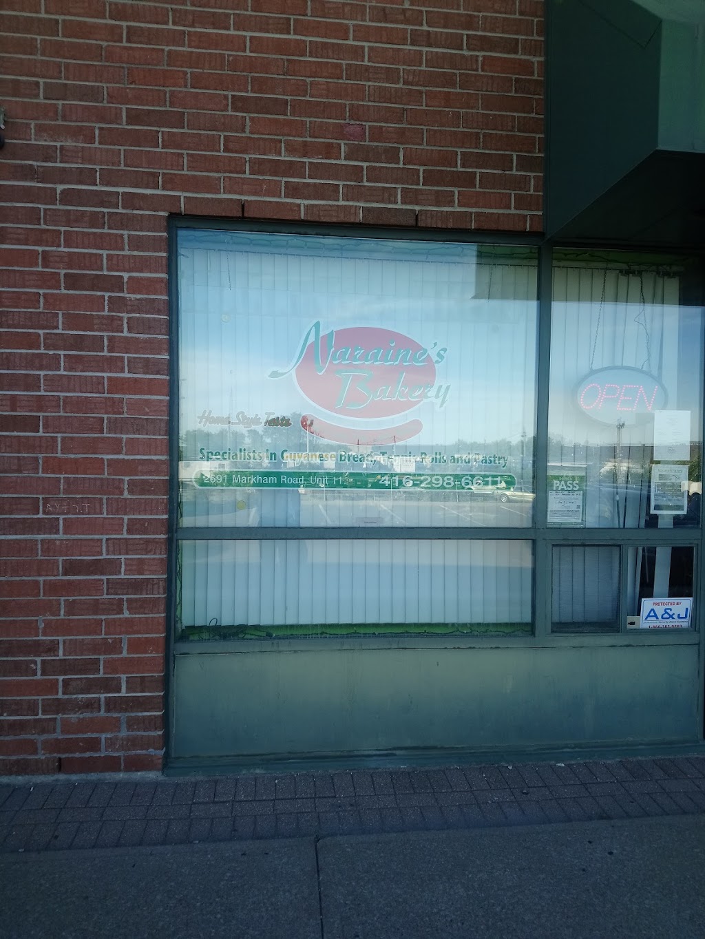 Naraines Bakery Inc | 2691 Markham Rd, Scarborough, ON M1X 1L4, Canada | Phone: (416) 298-6611