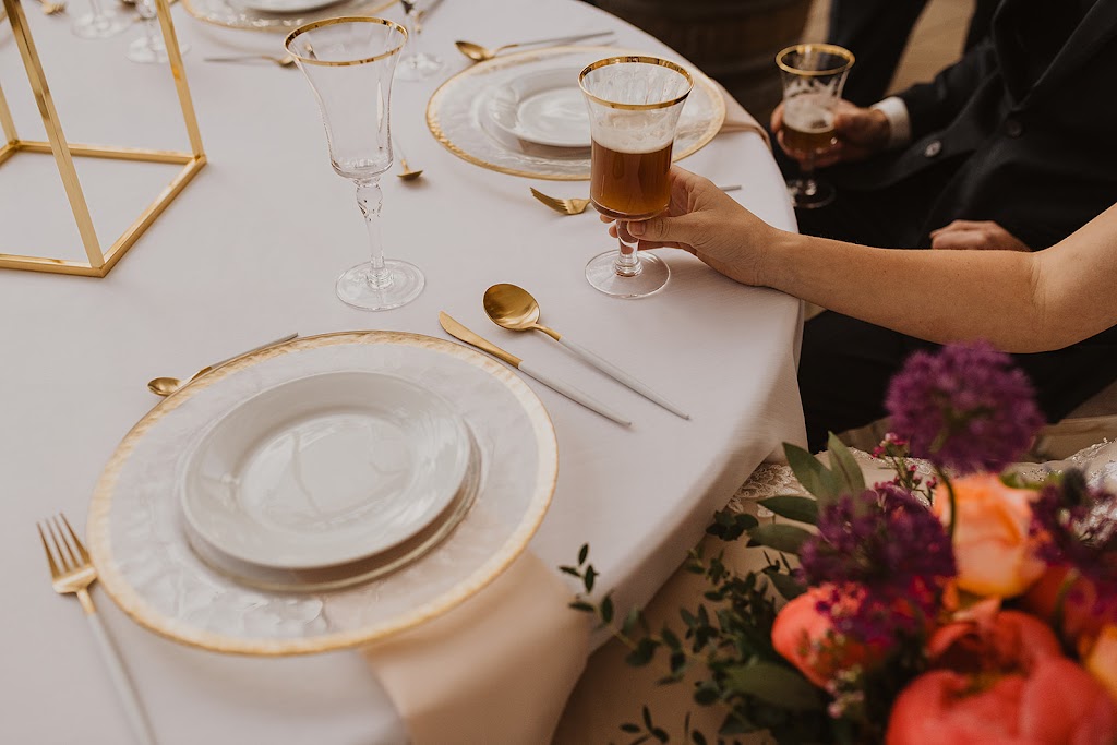 Hilltop Wedding Center | Blue Sign 39145, Sylvan Lake, AB T0M 0H0, Canada | Phone: (403) 896-8673